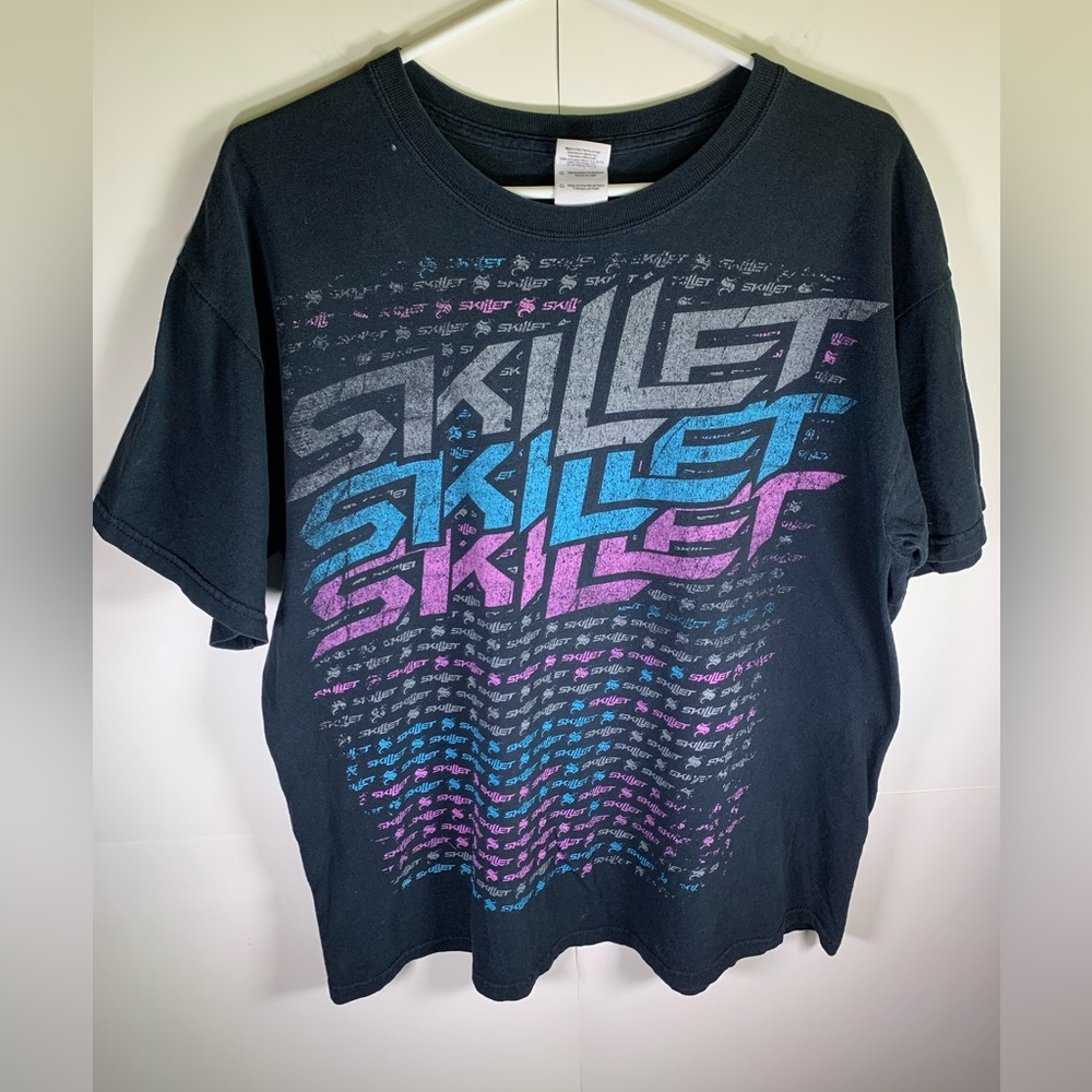 RARE Y2K skillet all over logo shirt